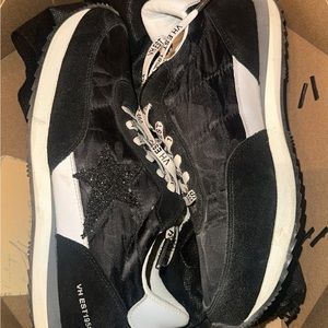 Vintage Havana size 8 black camo sneakers